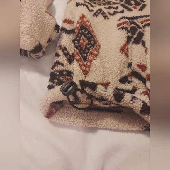 Amazon Cream, Brown And Black Southwestern Patterned Teddy Jacket - Picture 7 of 7